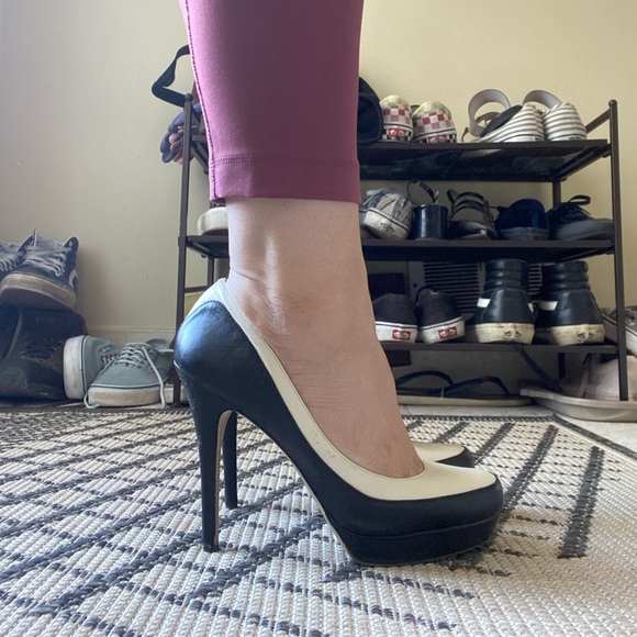 Arturo Chiang Shoes - Fixer upper almond toe classic pump